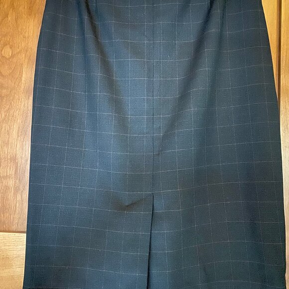 Classique Entier Pencil Skirt - Picture 3 of 10